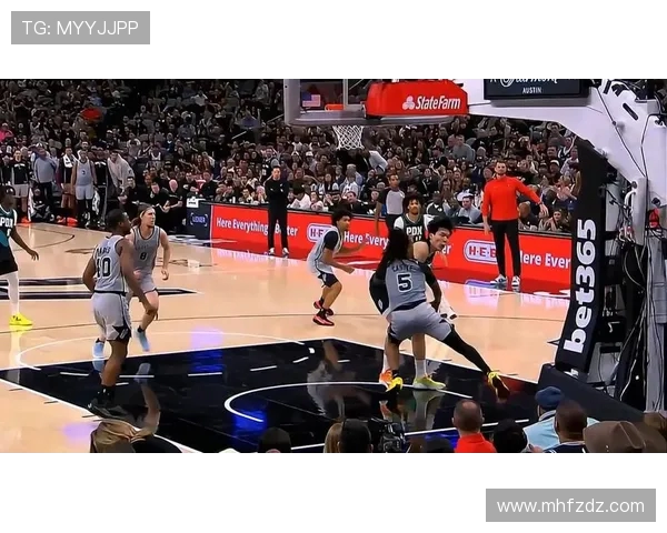 杨瀚森禁区内如壁垒般坚固原地起跳封盖对手上篮展现绝佳防守技巧